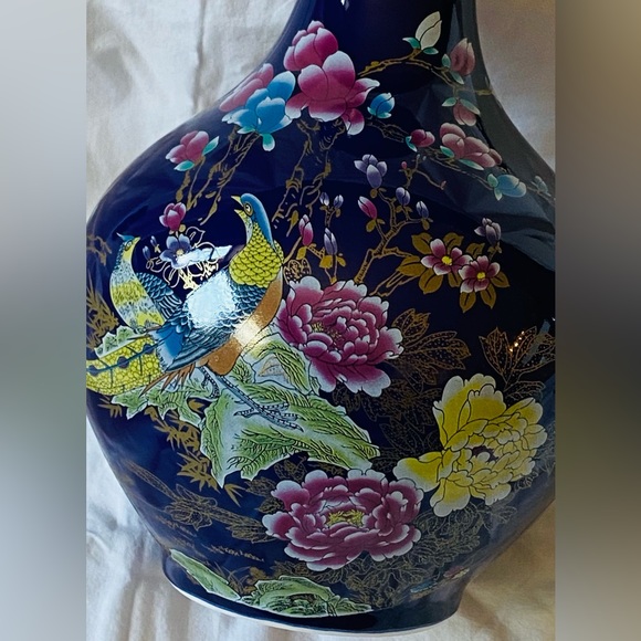 NWT Exotic Orient Style Vase Adorned w/Graceful Birds & Orchids- Pottery Picture - Picture 9 of 16